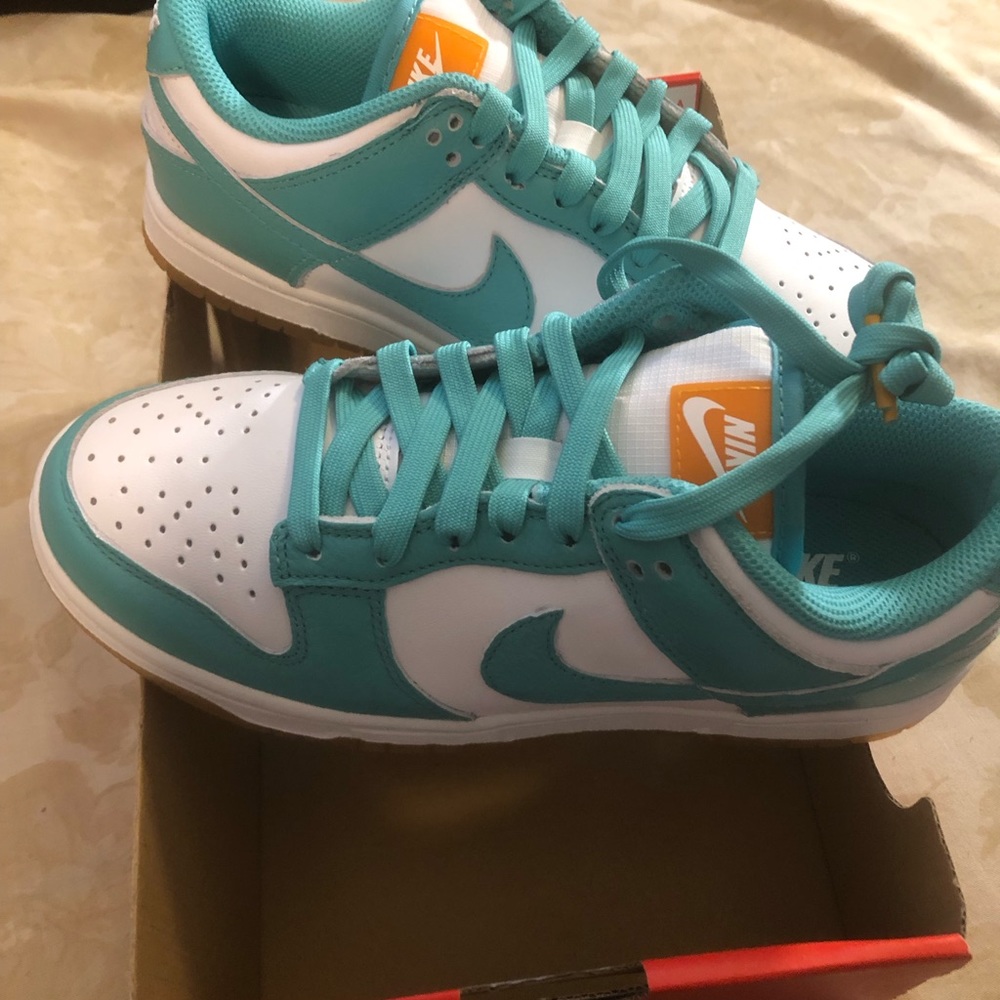 Dunk low wine sz 7